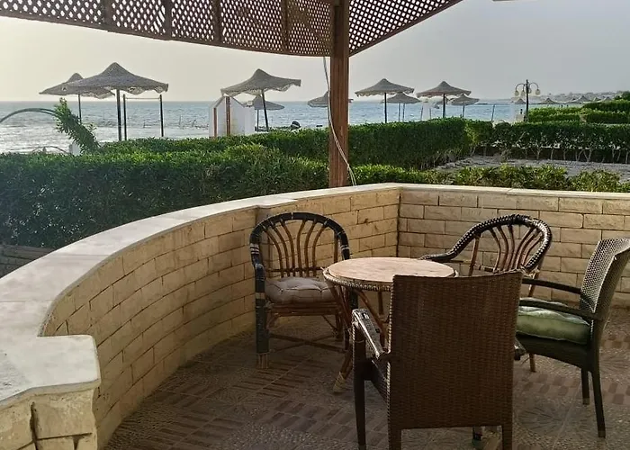 سياحي مكيف صف أول علي البحر مباشره ومكيف وبحديقه خاصه Aparthotel
