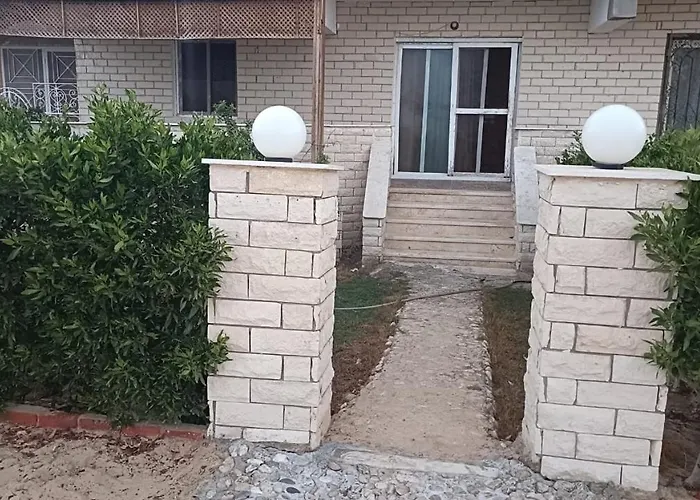 Aparthotel سياحي مكيف صف أول علي البحر مباشره ومكيف وبحديقه خاصه