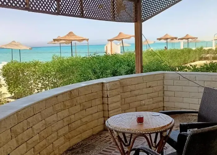سياحي مكيف صف أول علي البحر مباشره ومكيف وبحديقه خاصه Aparthotel *