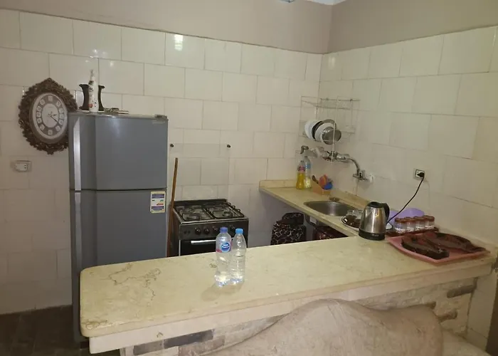 سياحي مكيف صف أول علي البحر مباشره ومكيف وبحديقه خاصه Ras Sedr