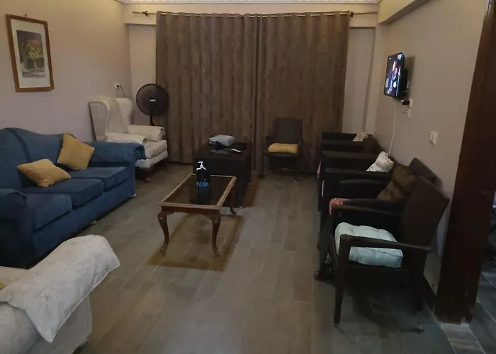 Aparthotel سياحي مكيف صف أول علي البحر مباشره ومكيف وبحديقه خاصه *