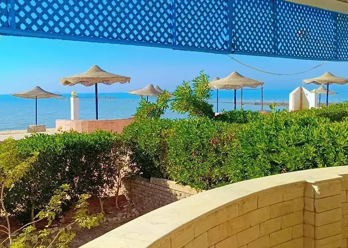 سياحي مكيف صف أول علي البحر مباشره ومكيف وبحديقه خاصه Aparthotel *
